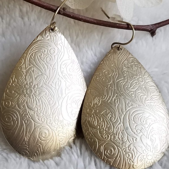 Gold Filigree Teardrop Earrings, LIKE NEW - Picture 2 of 5
